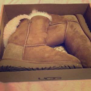 Original UGG boots ( K Bailey button) size 4